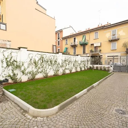 Spacious With Wifi And Ac & Parking Apartment Mailand